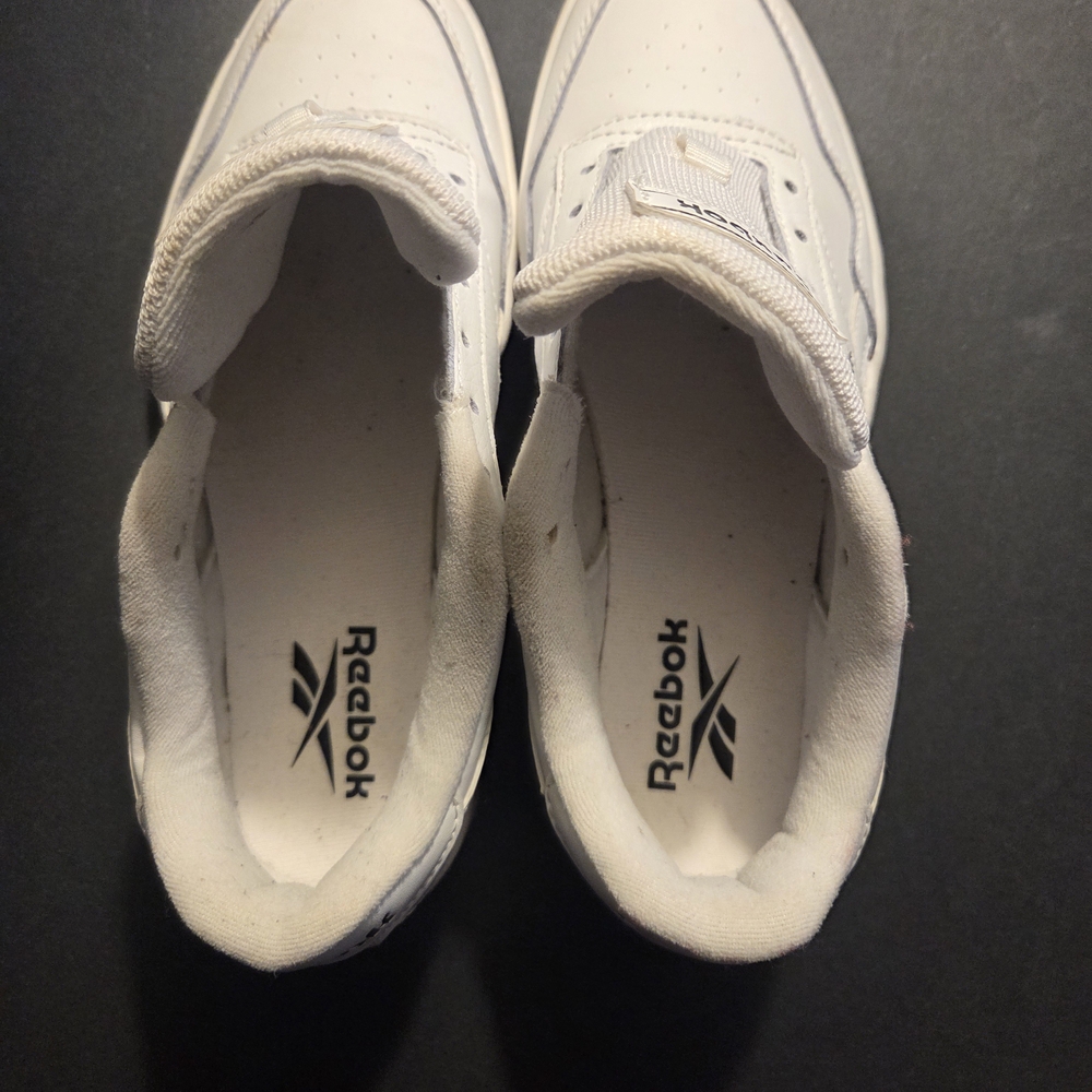 Reebok Club MEMT sneakers in a white colorway with a gum sole. - Picture 7 of 9